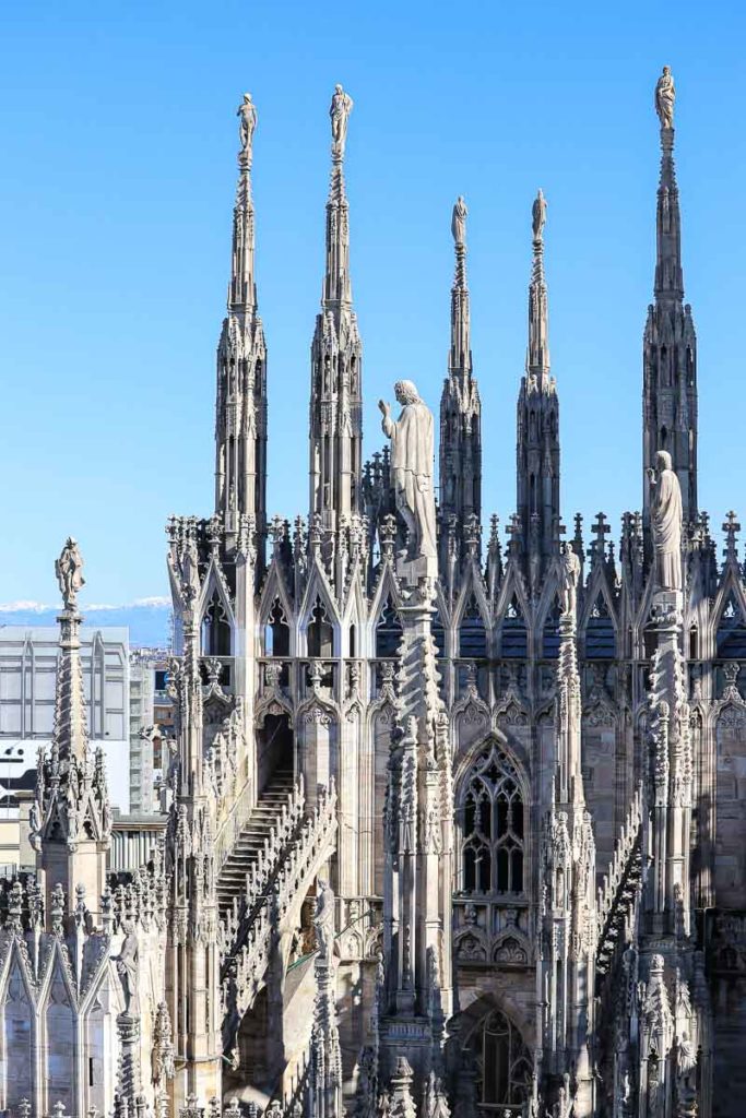 rzeźby na dachu Katedry w Mediolanie