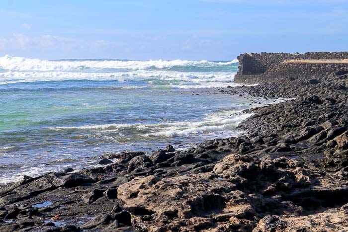 fuerteventura plaża skały wulkaniczne
