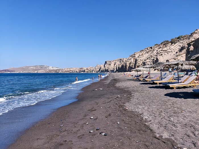 plaża Vlichada Santorini leżaki